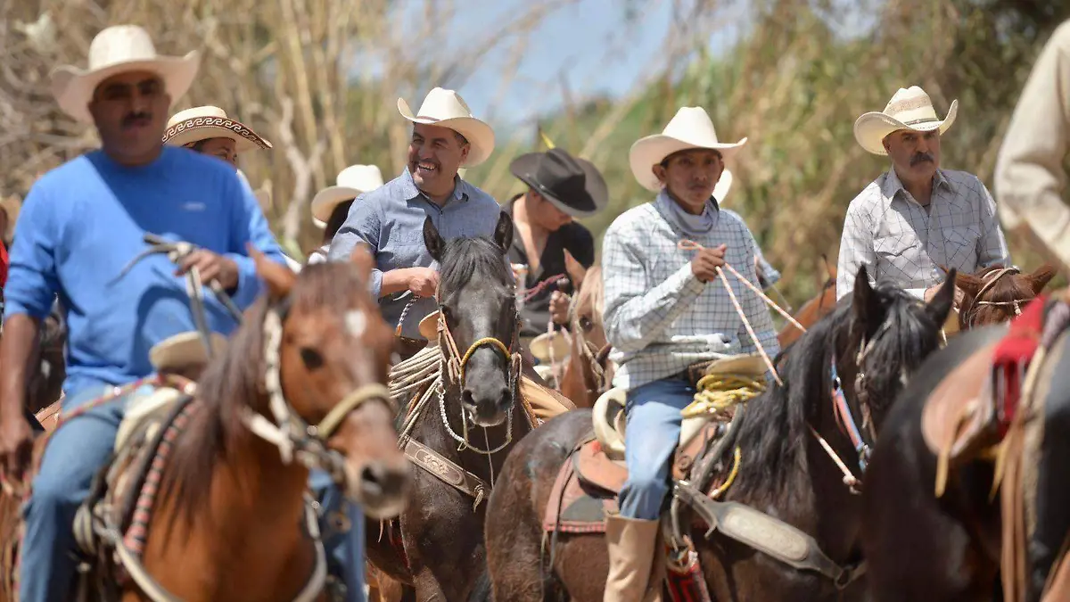 Cabalgata de la FENAE (12)